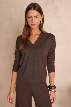 BOB V-neck jumper in wool;${refinementColor}