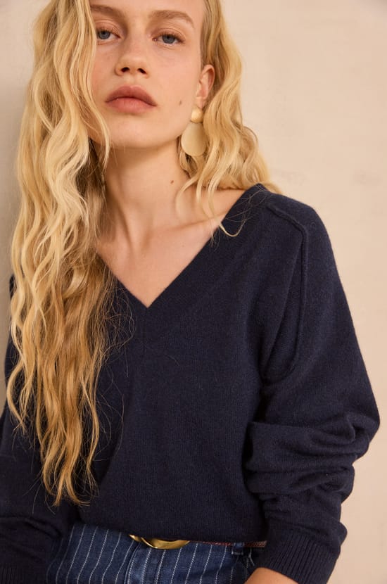 V-neck sweater made of 100% 2-ply cashmere BARY;${refinementColor}
