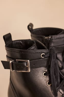 Flat leather boots ORANNE;${refinementColor}