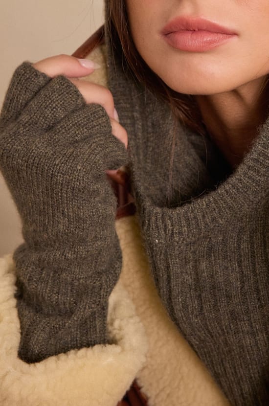 100% cashmere 2-ply WESLEY fingerless gloves;${refinementColor}