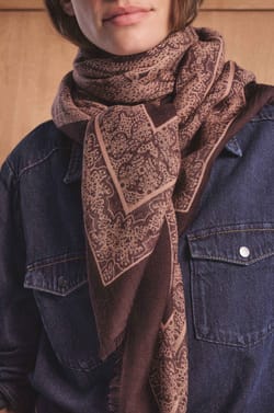 Édition Octobre Rose - Foulard TAMINE en 100% laine;${refinementColor}