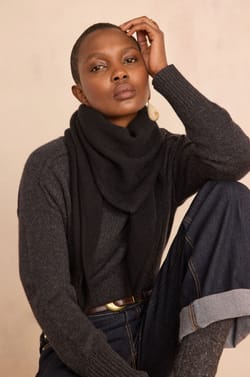 Triangle scarf in 100% 2-ply cashmere THOMAS;${refinementColor}