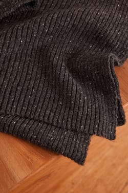 Écharpe TIM en laine côtelé;${refinementColor}