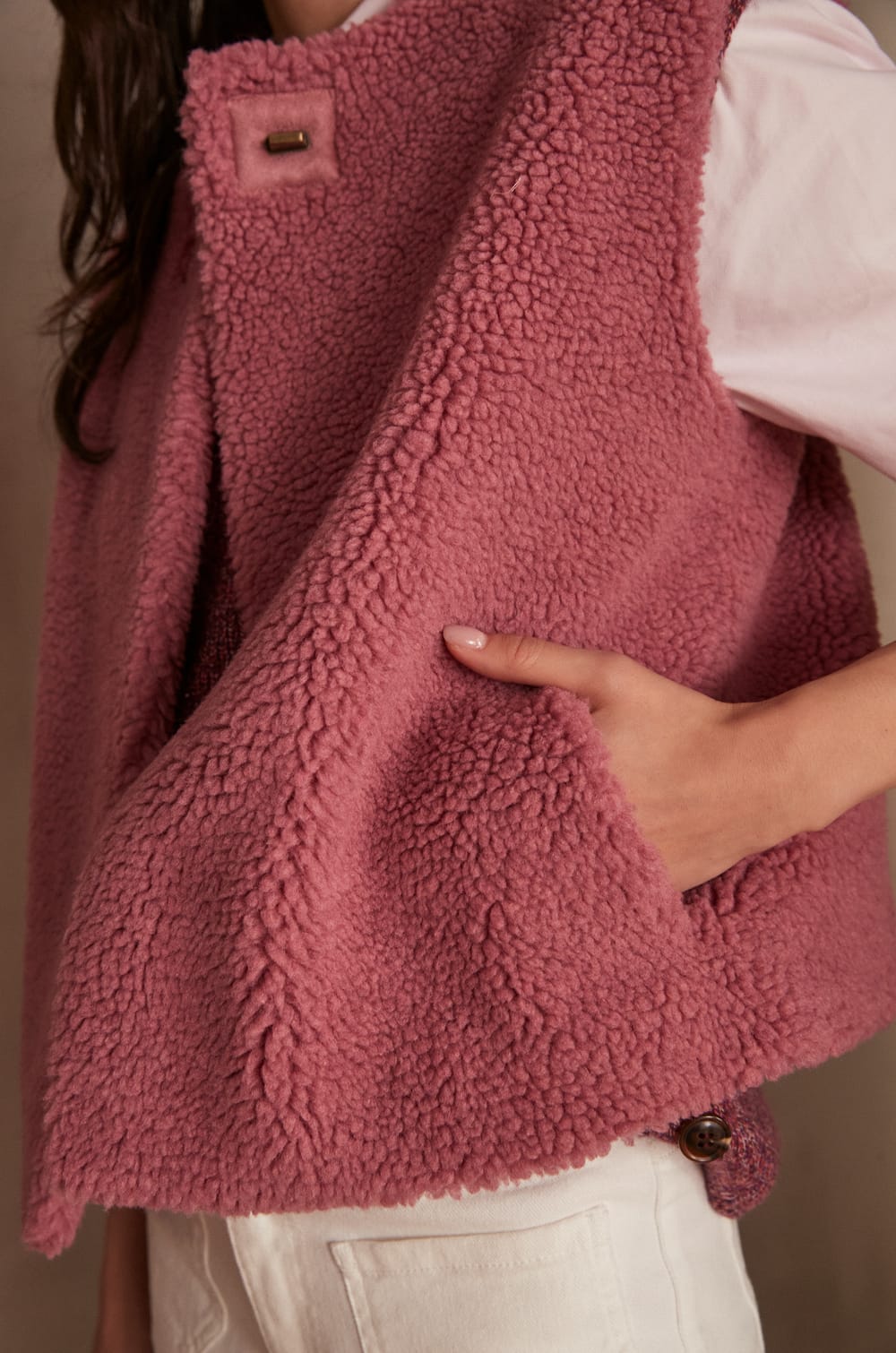 SHARON sleeveless jacket;${refinementColor}