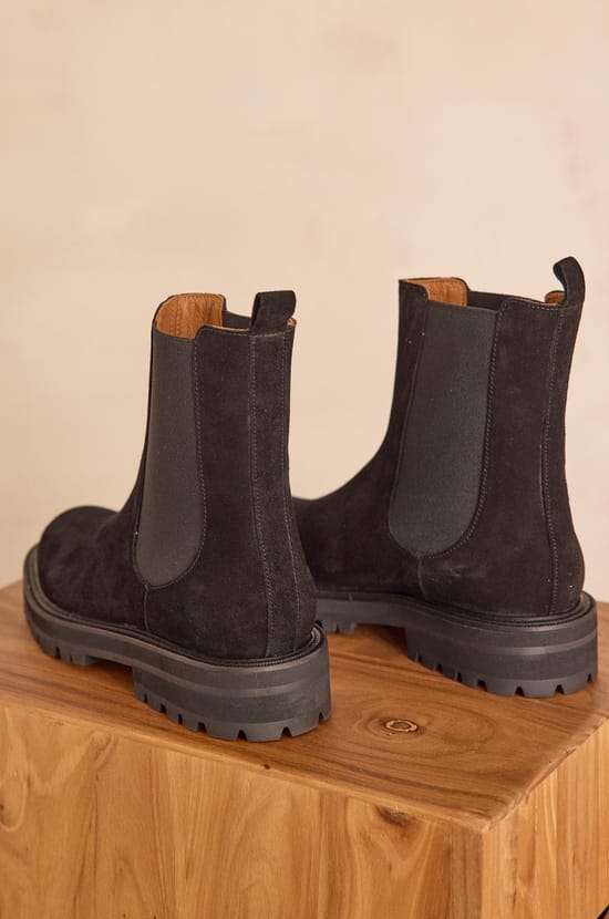 VICTOIRE leather boots;${refinementColor}