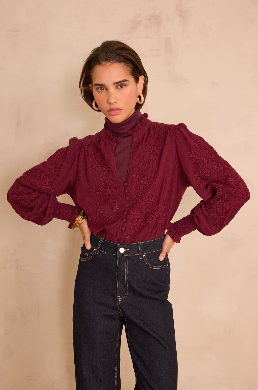 MALIA embroidered blouse in 100% cotton;${refinementColor}