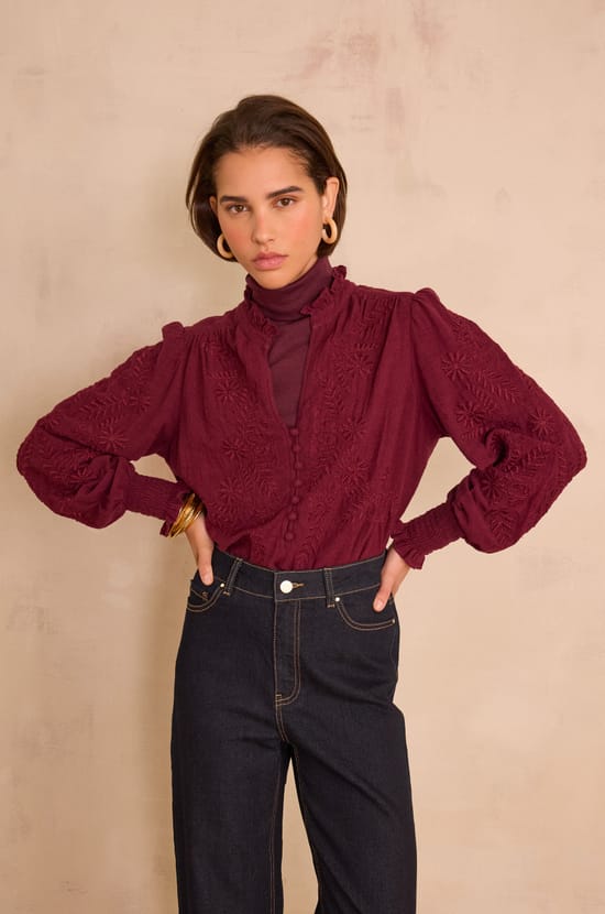 MALIA embroidered blouse in 100% cotton;${refinementColor}