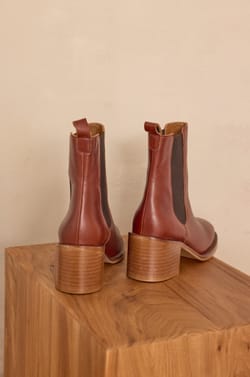 VALENTINA leather boots;${refinementColor}