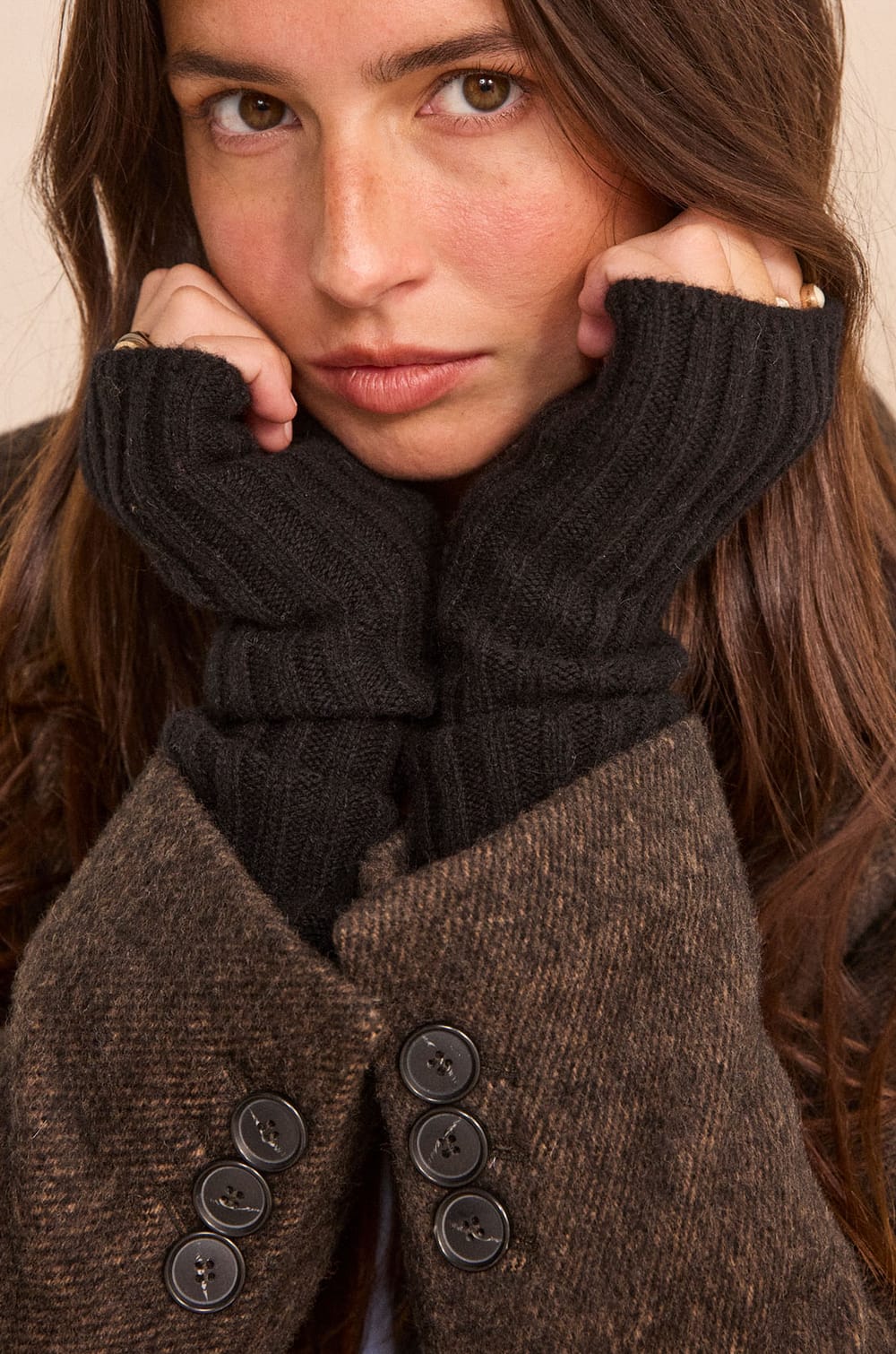 Black wool gloves FLORA;${refinementColor}