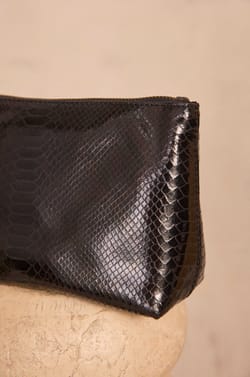 Black leather pouch LEON P POCKET XS;${refinementColor}