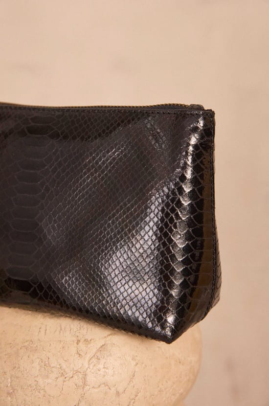 Black leather pouch LEON P POCKET XS;${refinementColor}