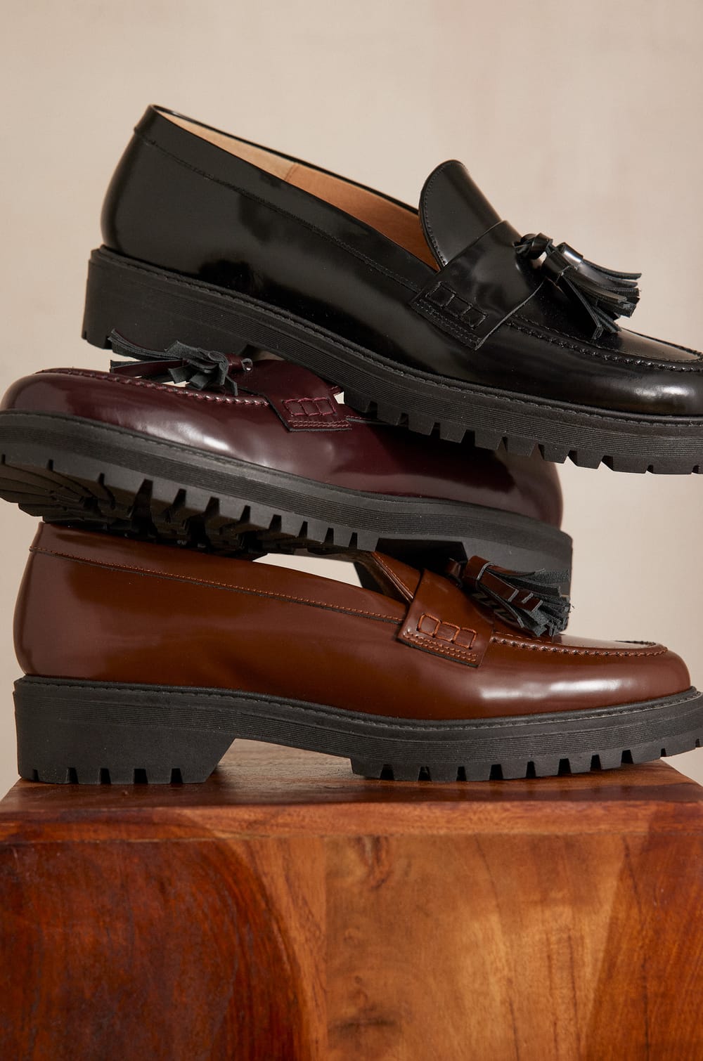VALENTIN leather loafers;${refinementColor}