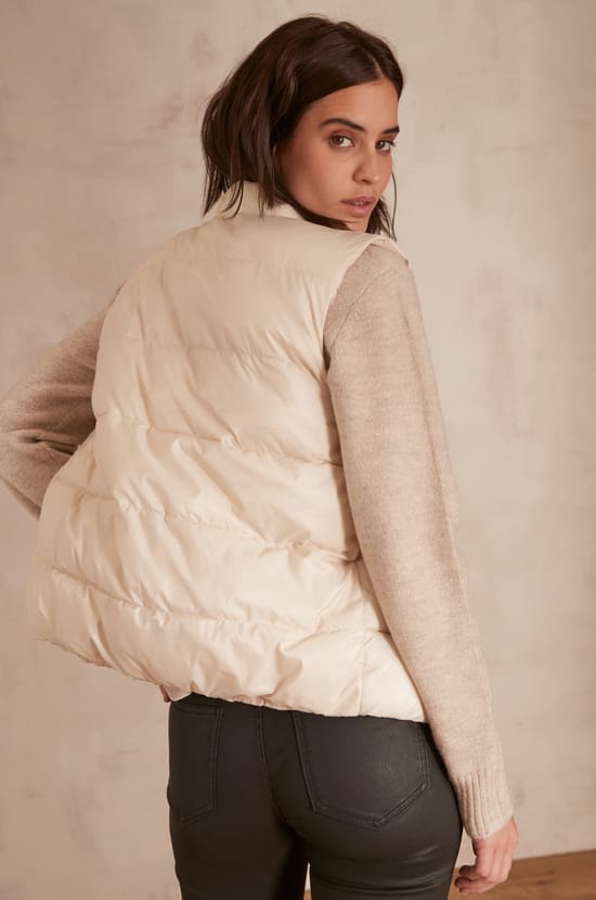 ALI sleeveless down jacket;${refinementColor}
