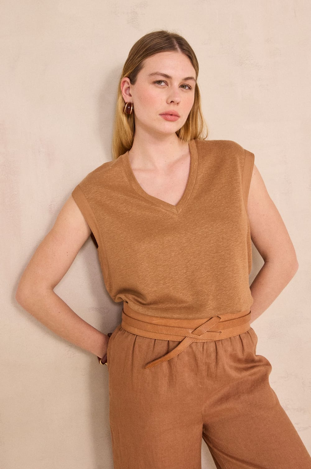 Sleeveless linen blend T-shirt LYNA;${refinementColor}