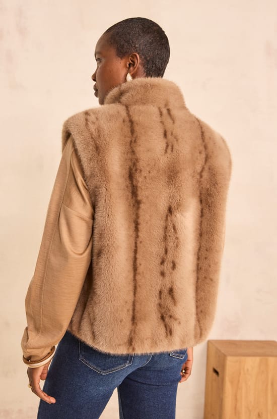 Sleeveless fluffy vest SUZANNE;${refinementColor}