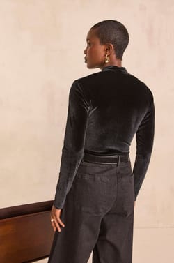 Body col V in velvet TANY;${refinementColor}
