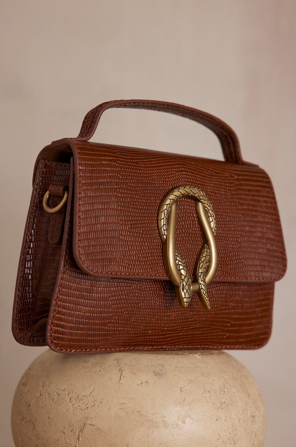 LEON MINI leather bag;${refinementColor}