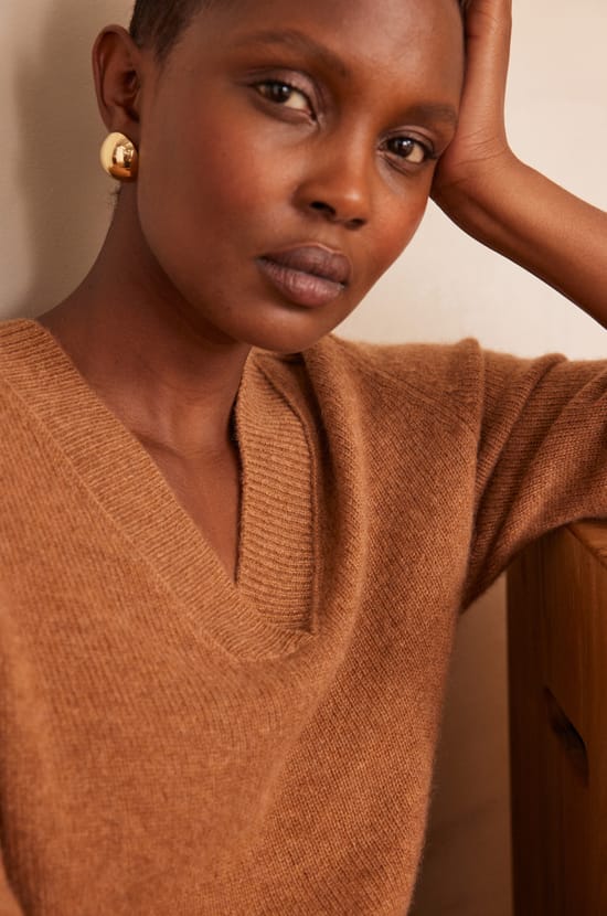 V-neck jumper in 100% 4-ply cashmere BRYTON;${refinementColor}