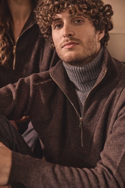 Unisex turtleneck jumper in 100% wool REVEUR;${refinementColor}