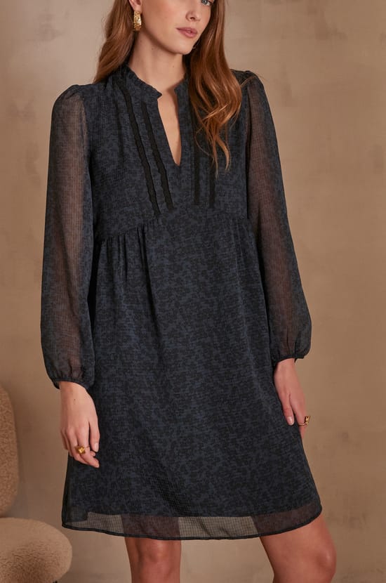 Robe LYNE;${refinementColor}