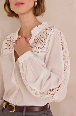 Blouse with floral embroidery in 100% cotton DAISY;${refinementColor}