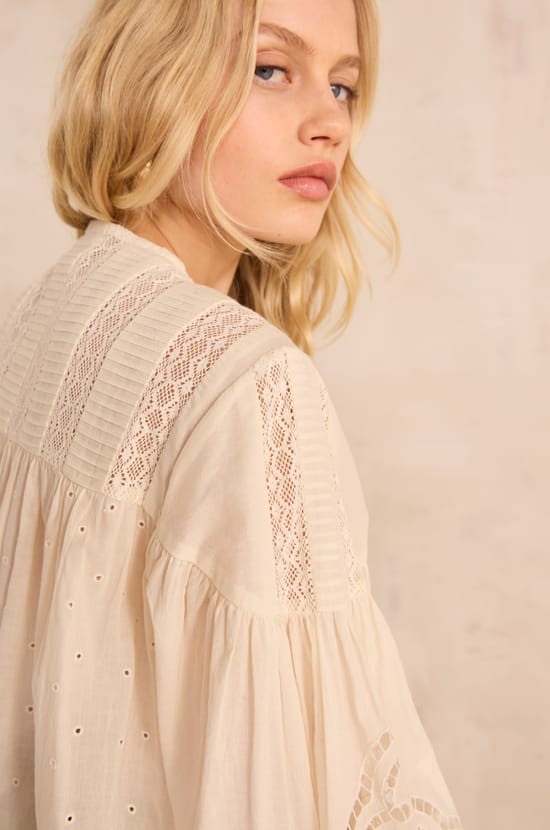 Blouse brod&eacute;e &agrave; manches longues en coton MADELEINE;${refinementColor}