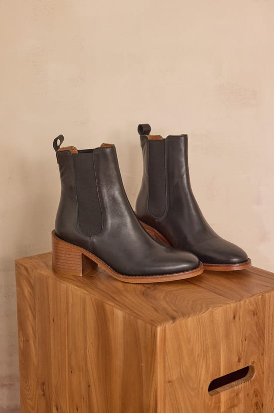 VALENTINA leather boots;${refinementColor}