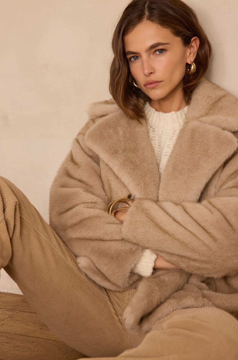 DEREK Fluffy Coat;${refinementColor}