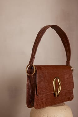 Sac bandouli&egrave;re LEON en cuir;${refinementColor}