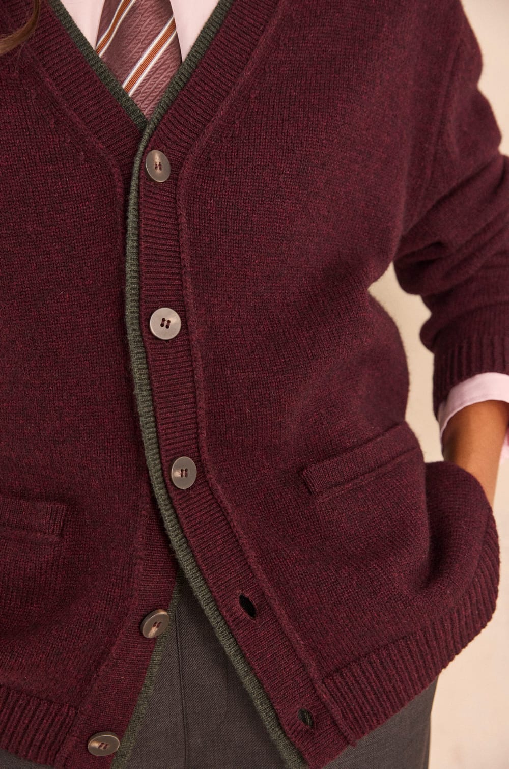 Lovely long-sleeve dense knit vest;${refinementColor}