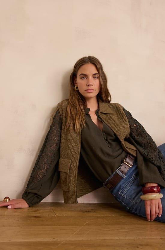 C&aacute;rdigan SIMON sin mangas;${refinementColor}