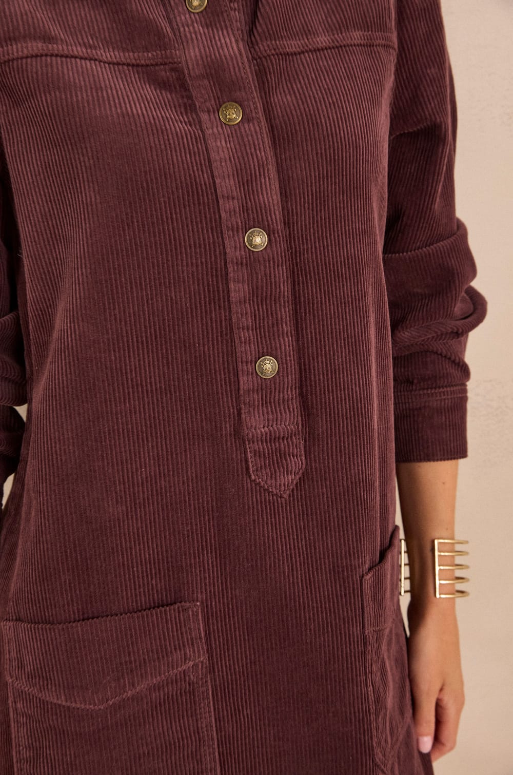 Straight velvet cotton dress in aubergine purple;${refinementColor}