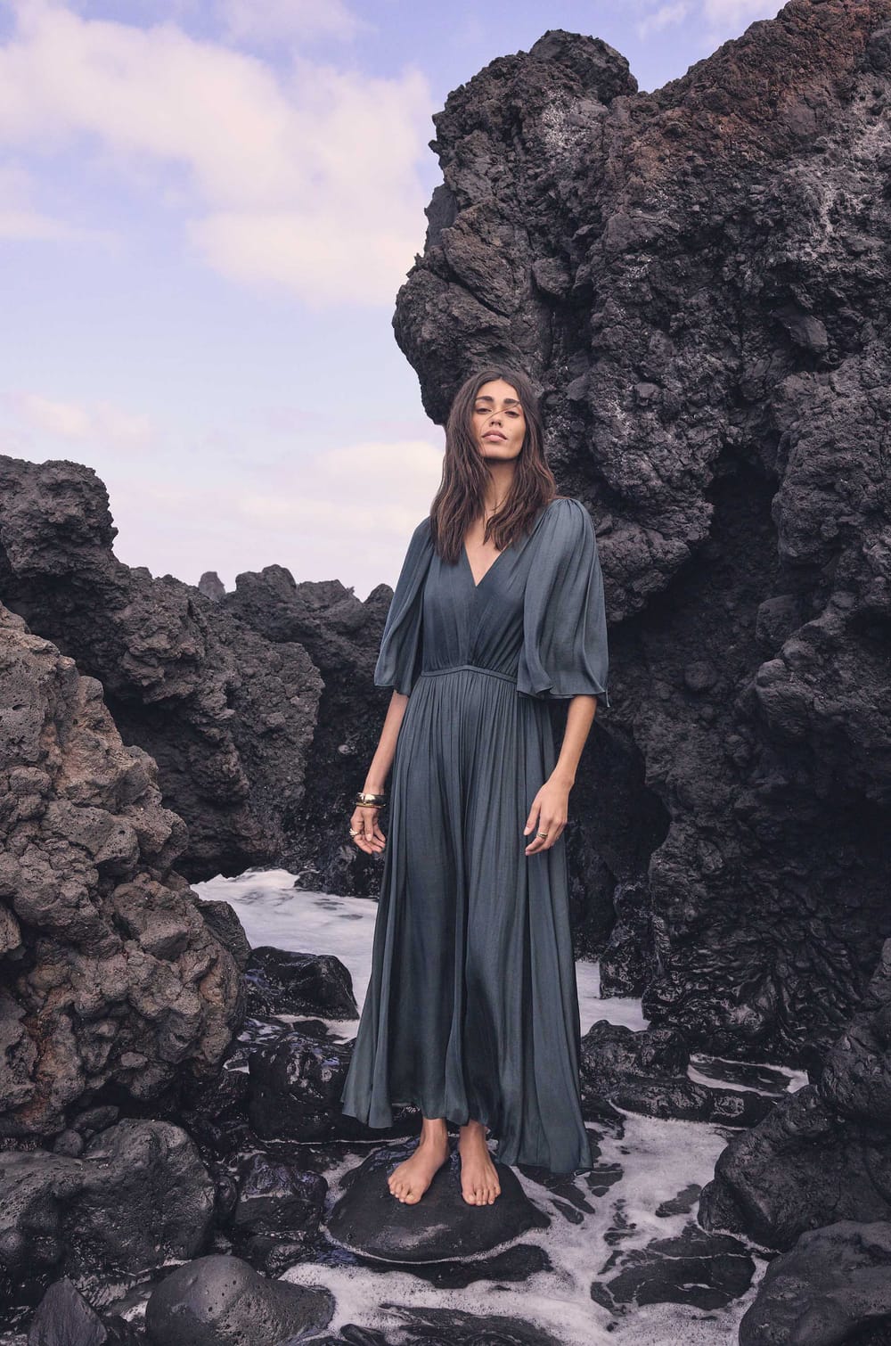 Flowing dress PERLA;${refinementColor}