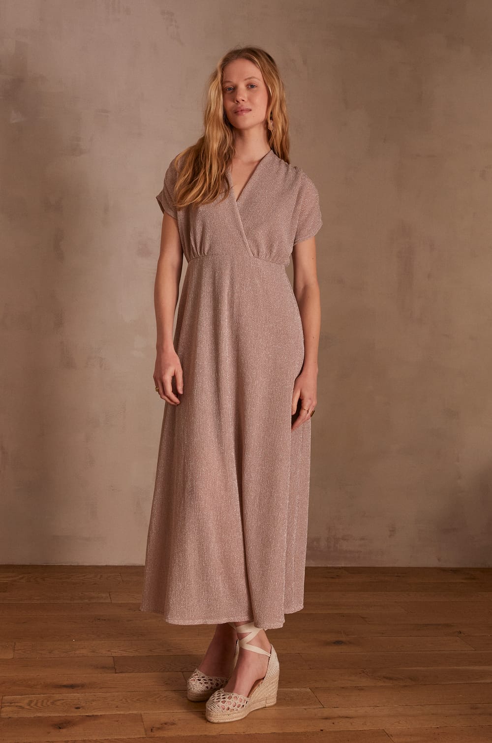 Robe AMEL;${refinementColor}