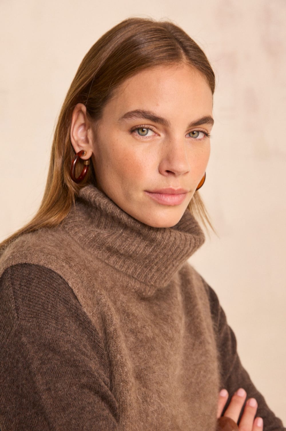 Dark taupe scarf-collar in wool QUEEN;${refinementColor}