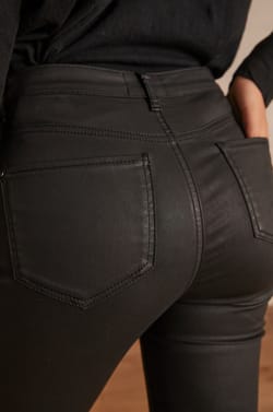 Jean slim enduit SUZY;${refinementColor}