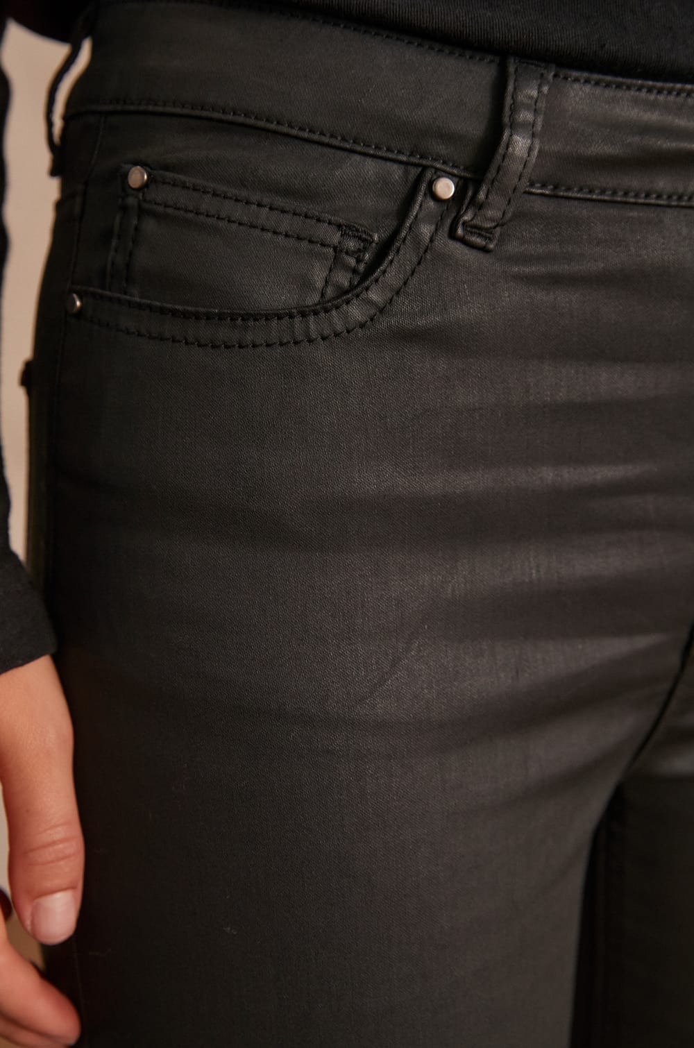 Jean slim enduit SUZY;${refinementColor}
