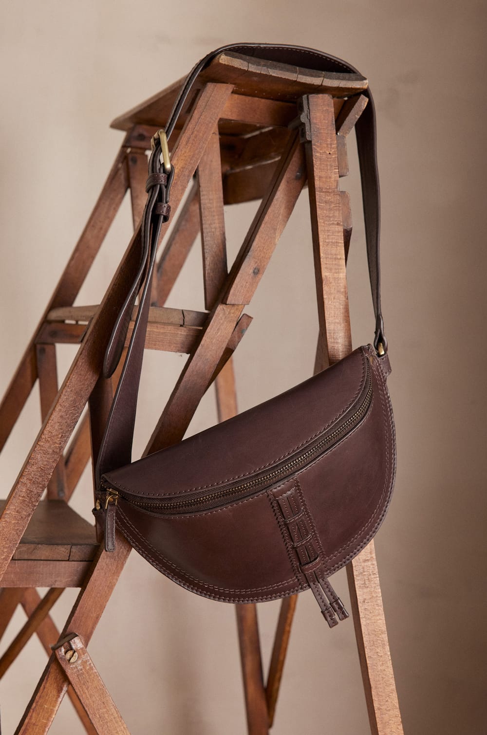 LUCIEN leather bum bag;${refinementColor}