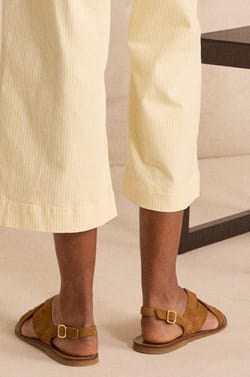 SOAN leather flat sandals;${refinementColor}