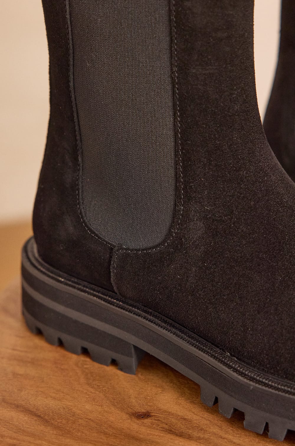 VICTOIRE leather boots;${refinementColor}