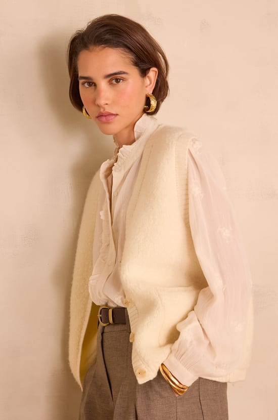 BORIS sleeveless cardigan in 100% wool;${refinementColor}