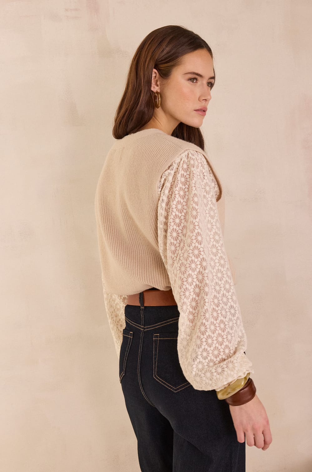 PARATY sleeveless cardigan in 100% wool;${refinementColor}