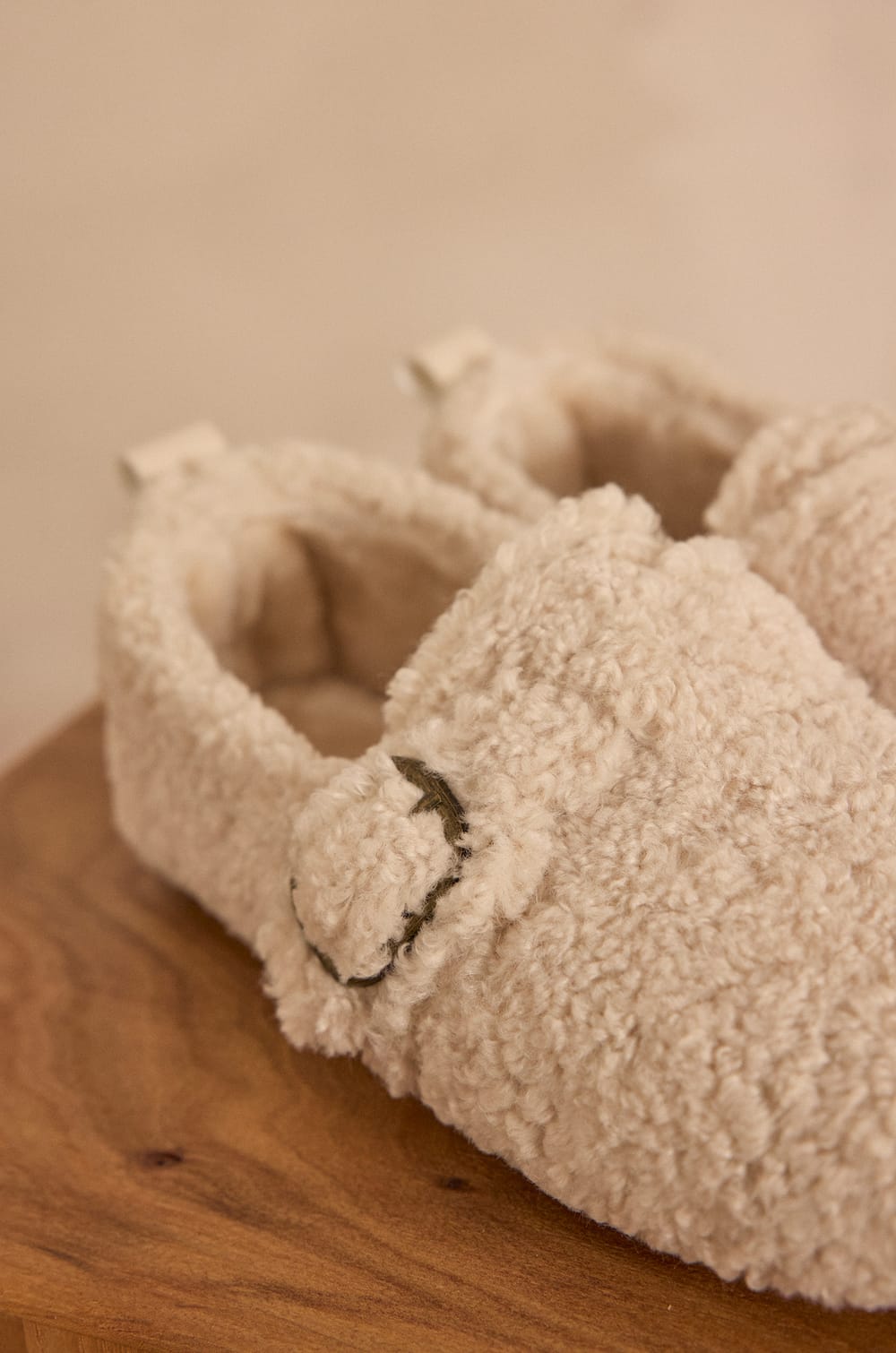 VOLF Slippers;${refinementColor}