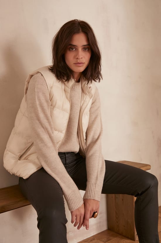 ALI sleeveless down jacket;${refinementColor}