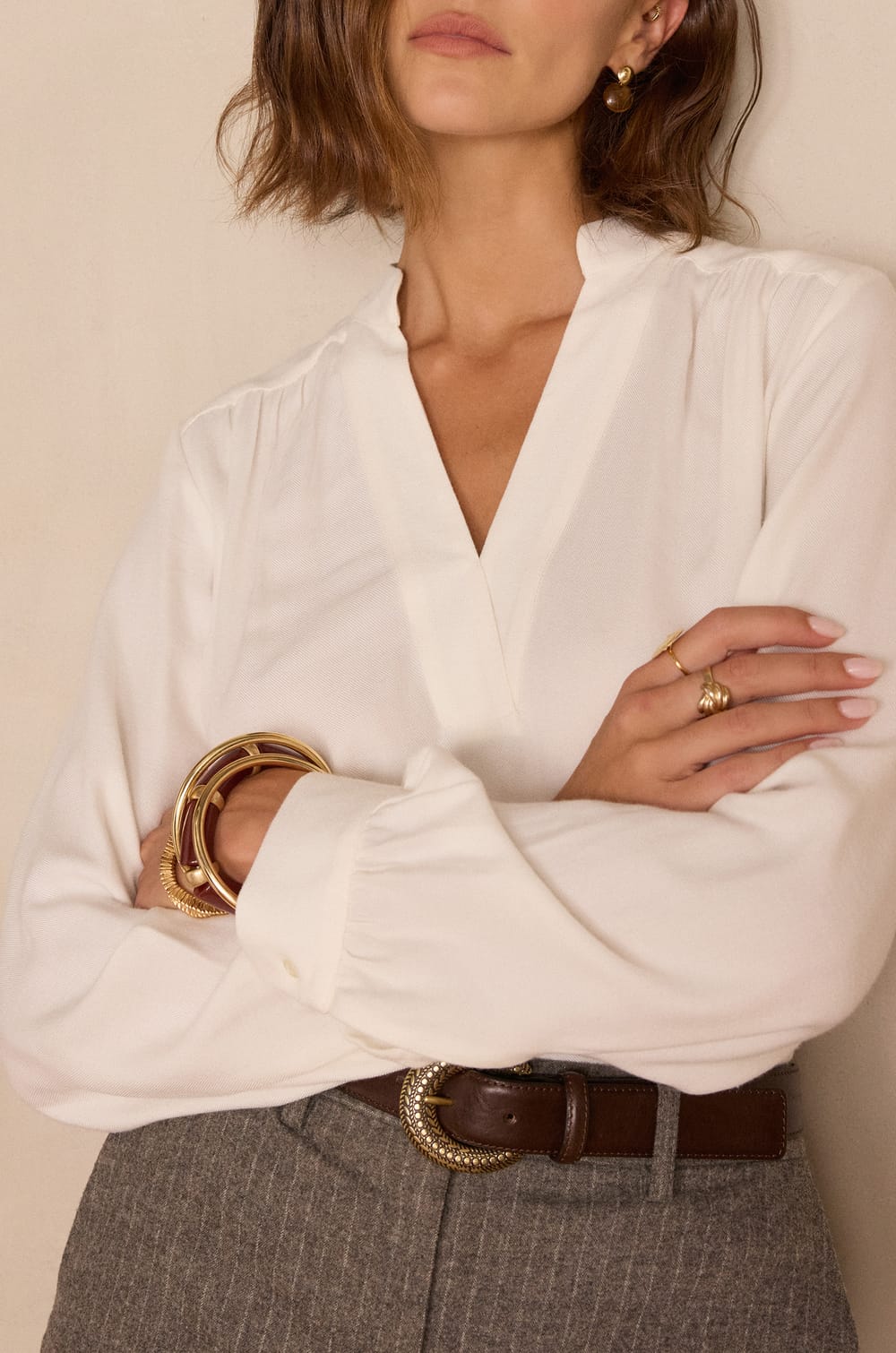 SUZON V-neck blouse;${refinementColor}