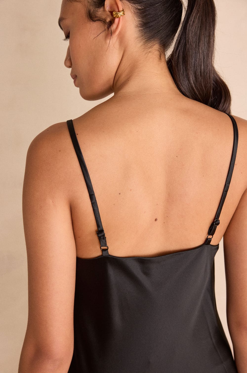 Robe satin&eacute;e &agrave; bretelles REFLET;${refinementColor}