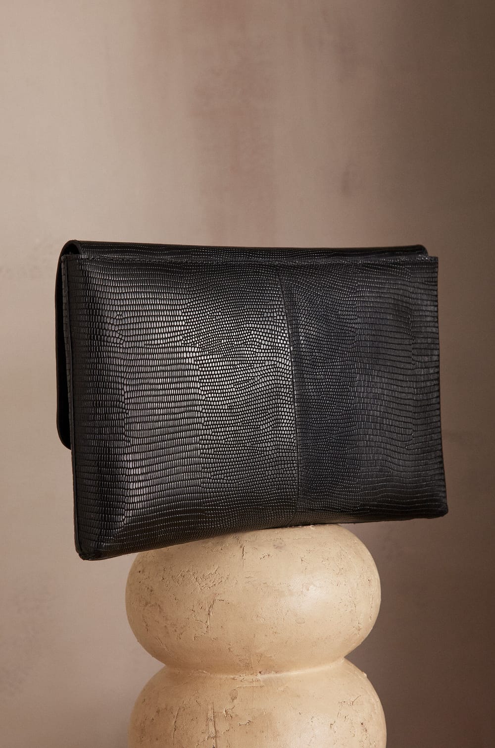 Pochette LEON en cuir;${refinementColor}