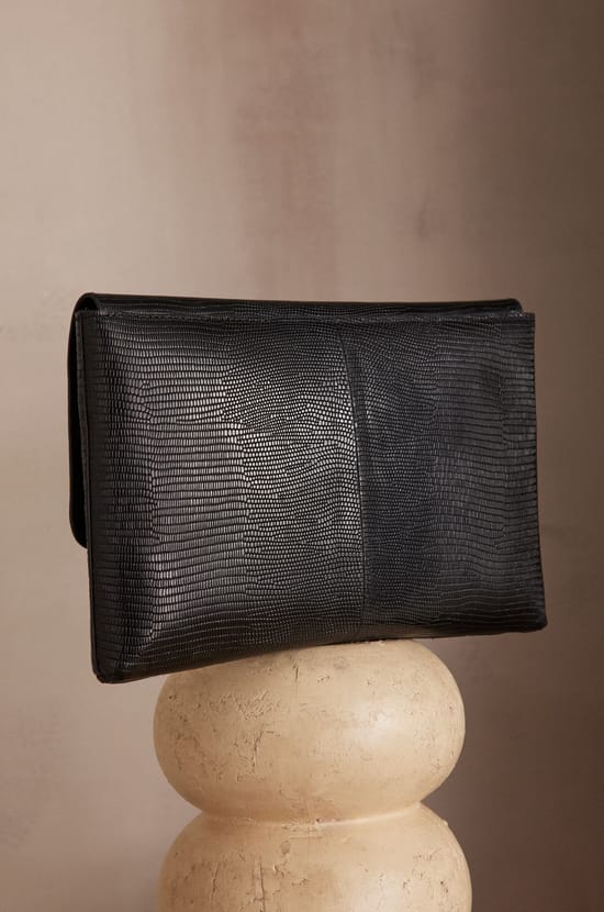 Pochette LEON en cuir;${refinementColor}