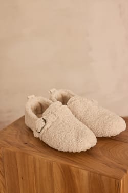 VOLF Slippers;${refinementColor}