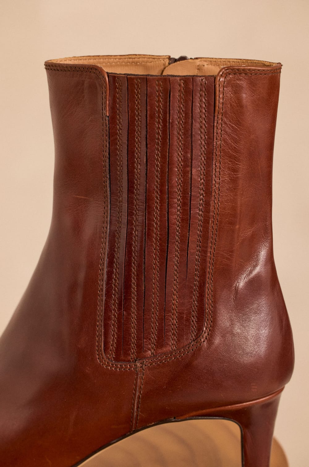 Bottines &agrave; talons bas en cuir ODILE;${refinementColor}